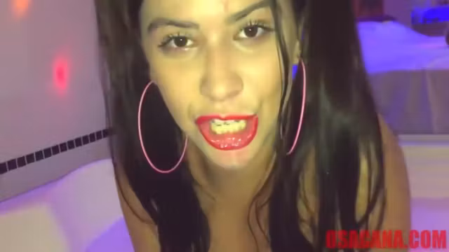 Hot Young Girl Has Fun With Gifted