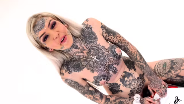 Tattooed Amber Luke rides the tremor for the first time