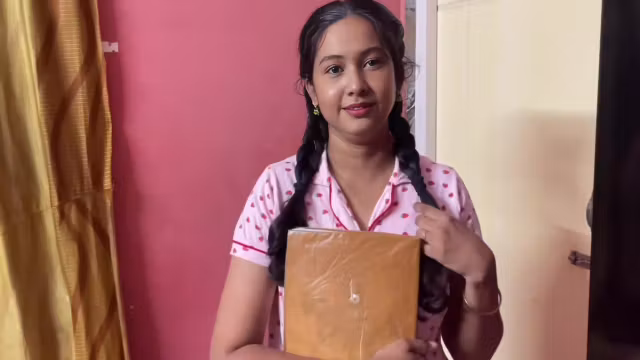Student 18+ Gives Handjob For Extra Mark