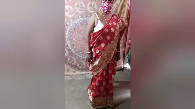 Saree Dropping Solo - Sfw