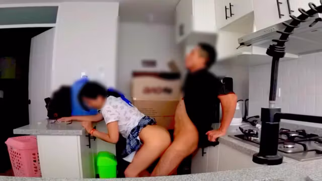 Colegiala Mexicana Le Gusta Mamar La Verga En La Cocina