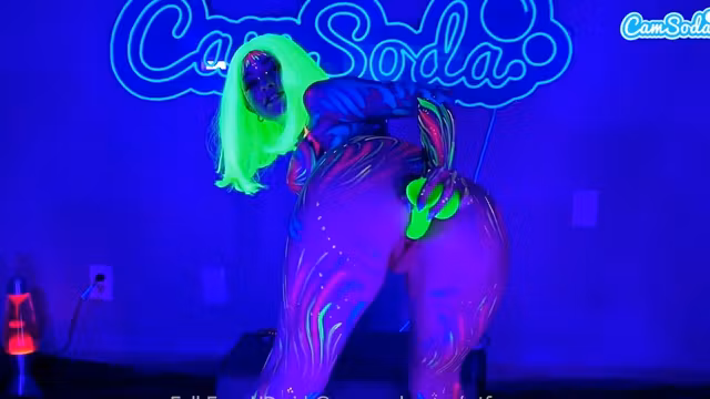 Camsoda   Bodypainted babe solo
